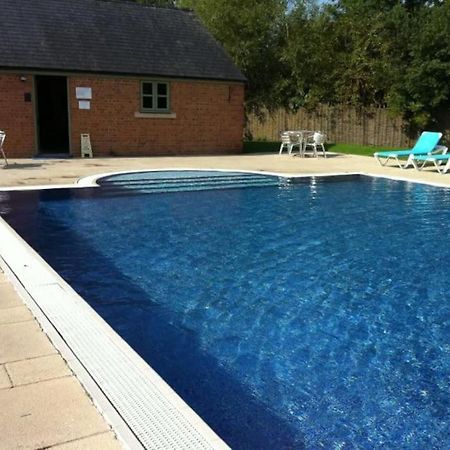 Castleford Cottage , Lowermill Estate Somerford Keynes 외부 사진