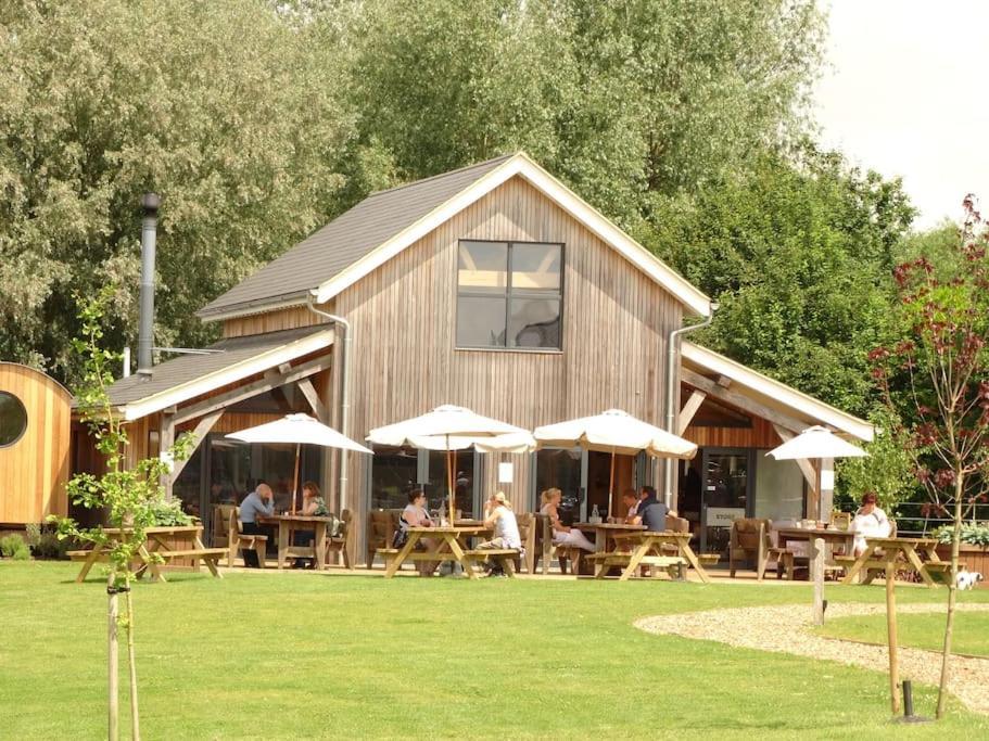 Castleford Cottage , Lowermill Estate Somerford Keynes 외부 사진