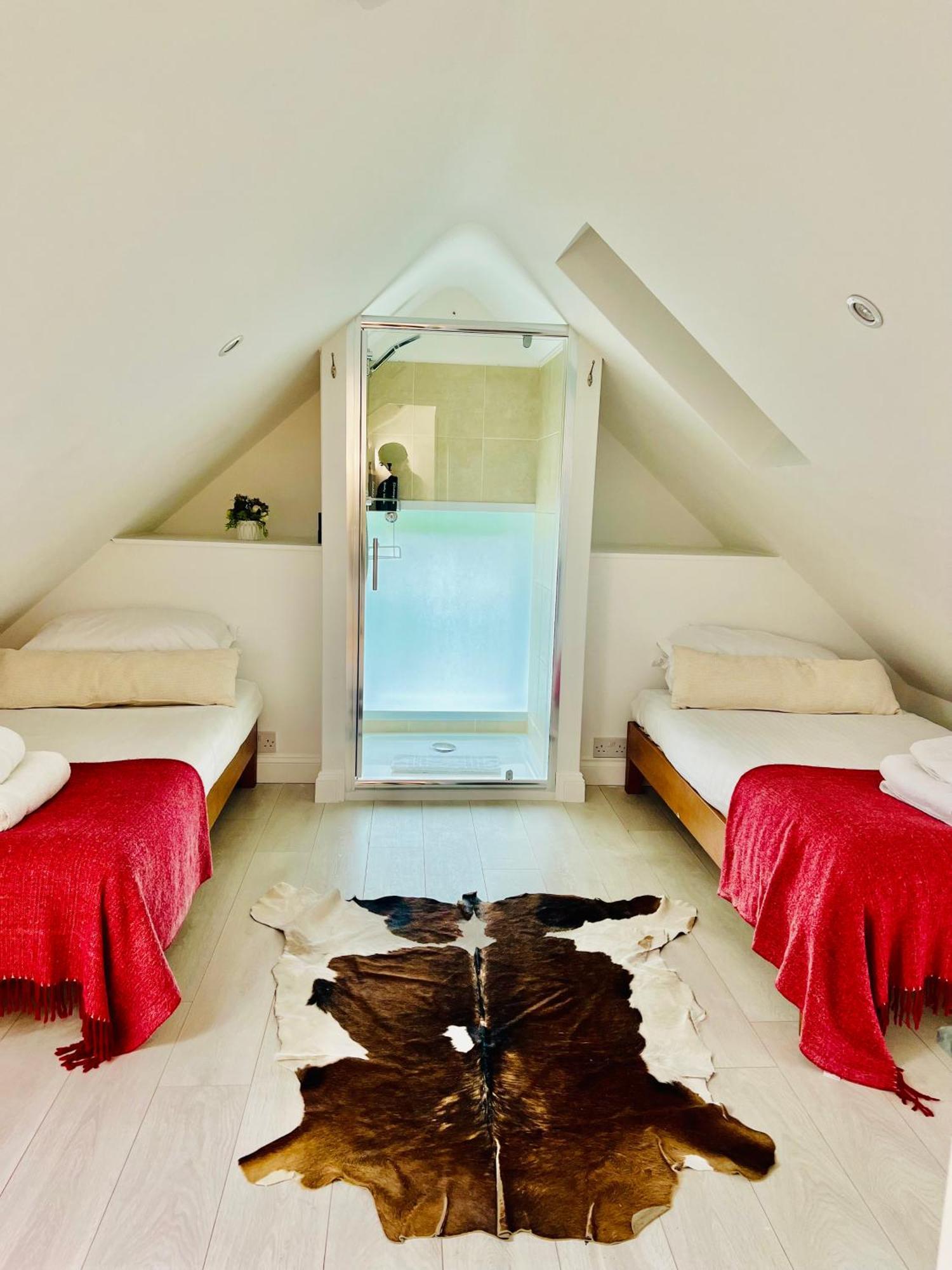 Castleford Cottage , Lowermill Estate Somerford Keynes 외부 사진